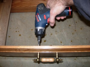 Screwing on the drawer pulls