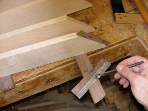 Applying glue to the splines