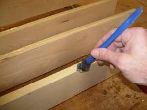 Spreading the glue evenly