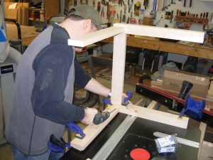 Tying the skirt to the legs with the pocket screws