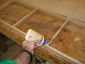 Applying glue for the panel