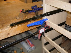 Setting the support to hold the drawer