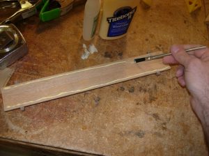 Applying glue to the columns