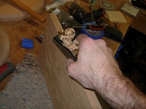 Planing a back-angle on the closing side