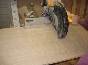 Square cross-cutting with the sliding miter saw