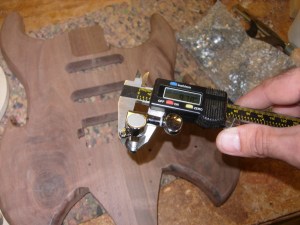 Measuring machine head tuner