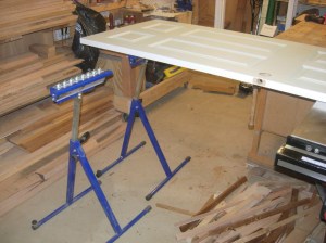 Set up the outfeed support