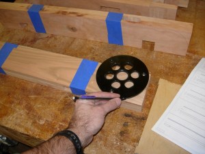 Marking the radius on the upper leg beam
