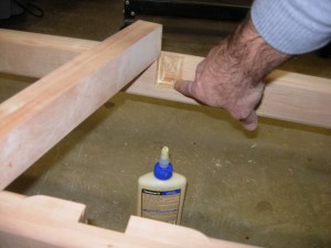 Glueing in the cross-bars