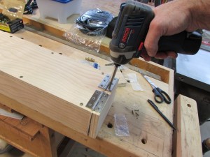 Attaching the hinges