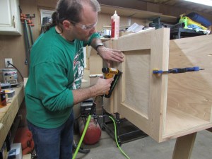 Attaching the side frame and base cap