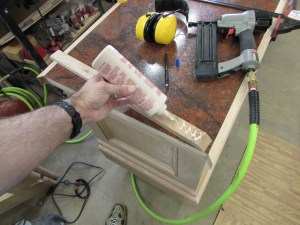 Applying glue to the banding