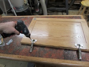 Attaching the hinges