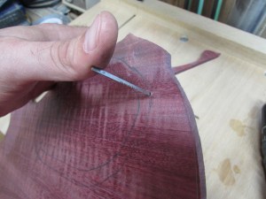 Inserting a scroll saw blade